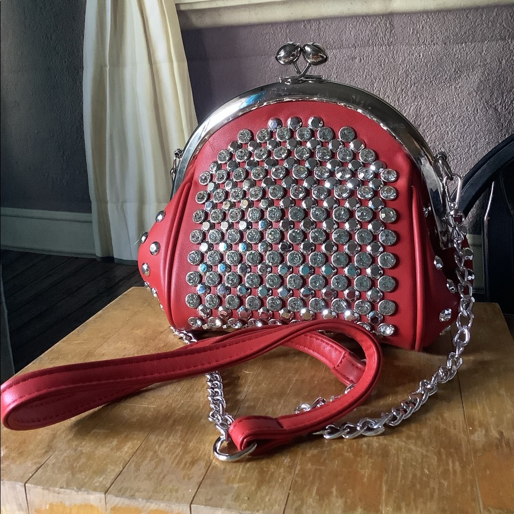 Red pulling class cross body/clutch💕